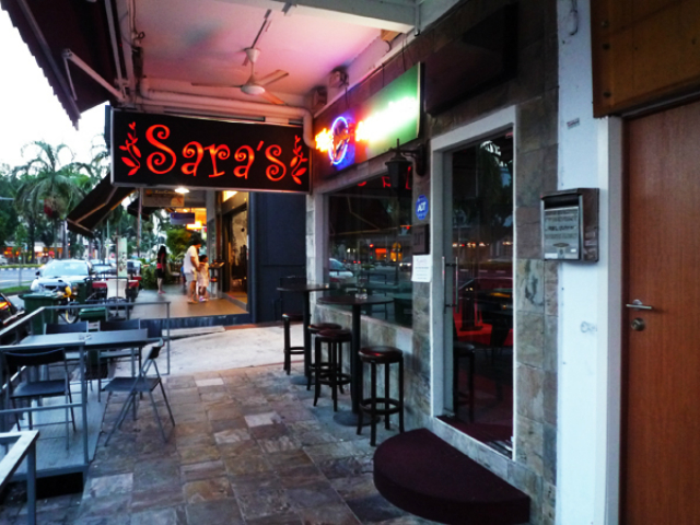 -Cool-bars-in-Singapore-that-you-must-visit-Saras-bar
