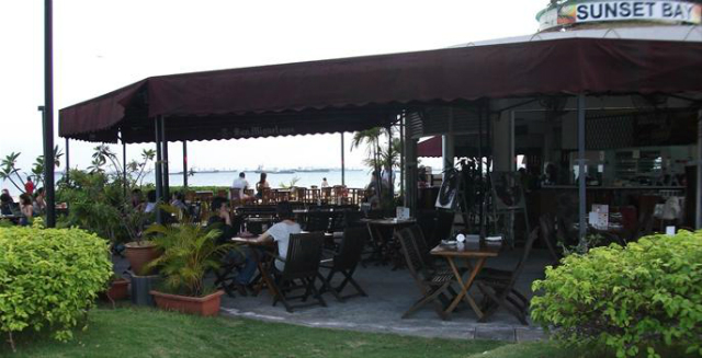 Cool-bars-in-Singapore-that-you-must-visit-Sunset-Bay-Beach-Bar