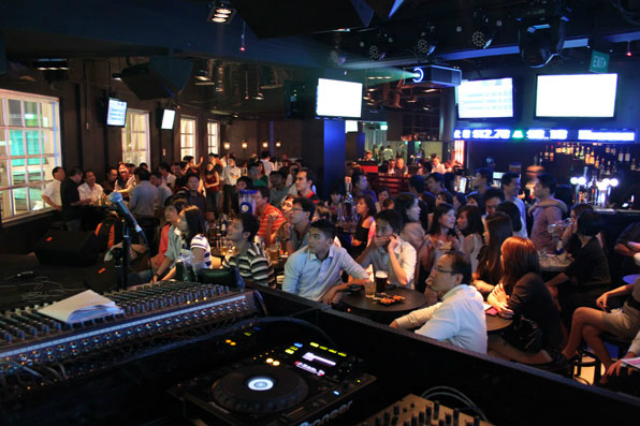 Best-Sport-Bars-in-Singapore-to-watch-2014-World-Cup