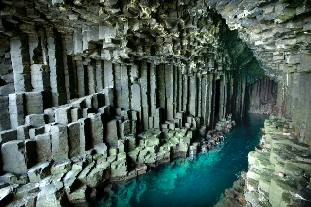 TOP-Breathtaking-Places-You-Won't-Believe-Exist-Fingals-Cave-Scotland